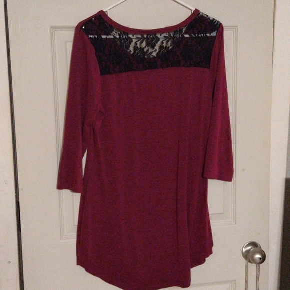 SOLD Bobbie Brooks large Maroon 3/4 sleeve blouse with lace at the top in back - Picture 4 of 7